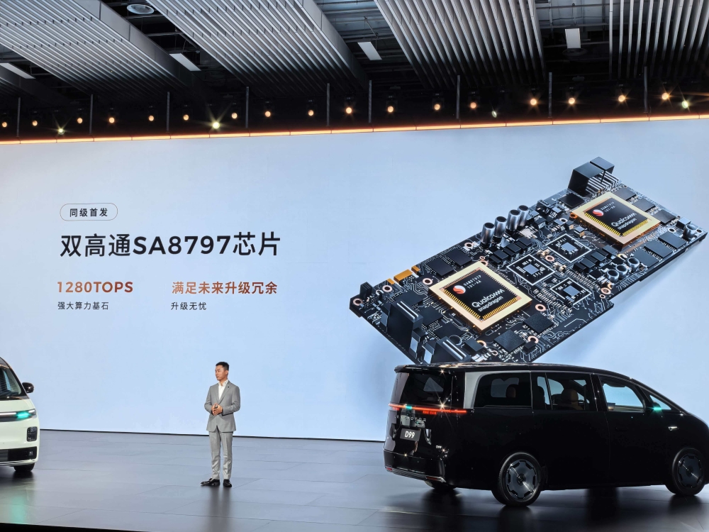 25万入手旗舰MPV！零跑又掀桌子了，朱江明喊话对标埃尔法