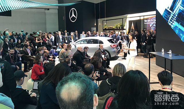 奔馳搭臺授課寶馬圈地跑無人車，MWC汽車科技大起底