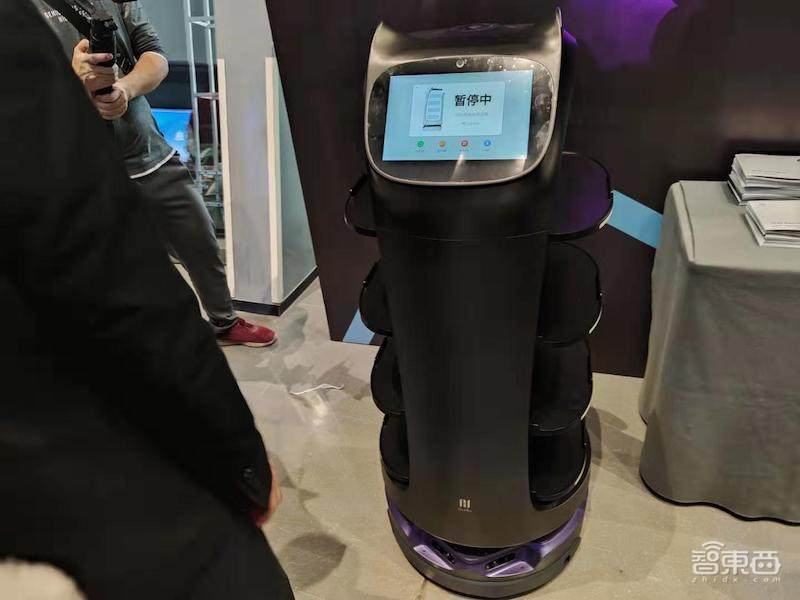 普渡推送餐回盘两款机器人，首次采用3D全向避障，售价6.2万