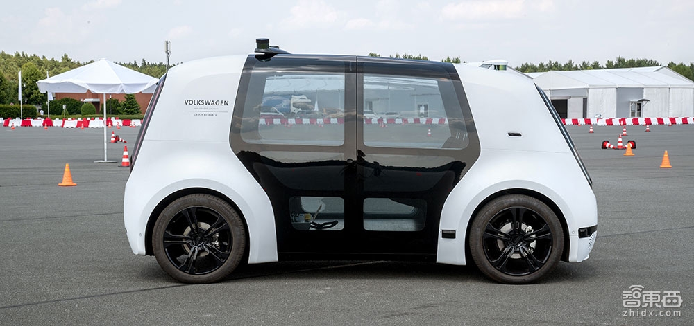 德国体验大众L5级无人车 萌系小巴藏了一身传感器