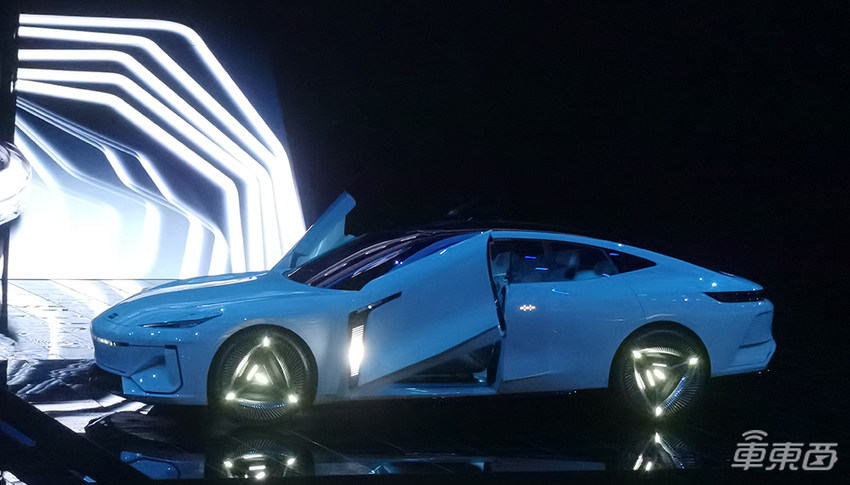 吉利银河一次亮相7款车！首款车剑指比亚迪宋PLUS，第二季度交付