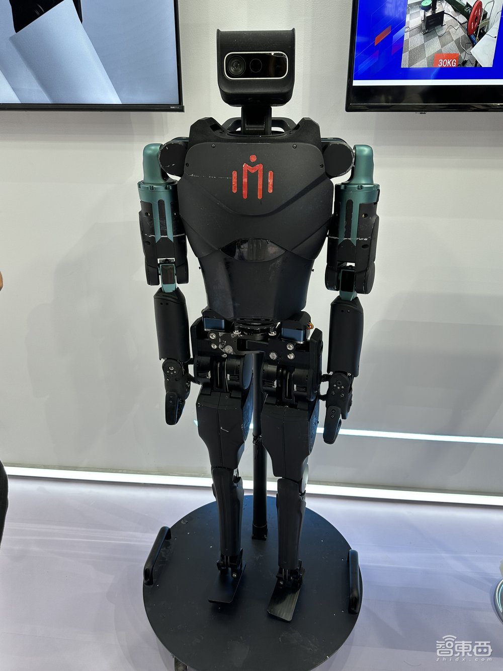 人形机器人真火了!10多款扎堆引爆亦庄,小米铁蛋2首亮相