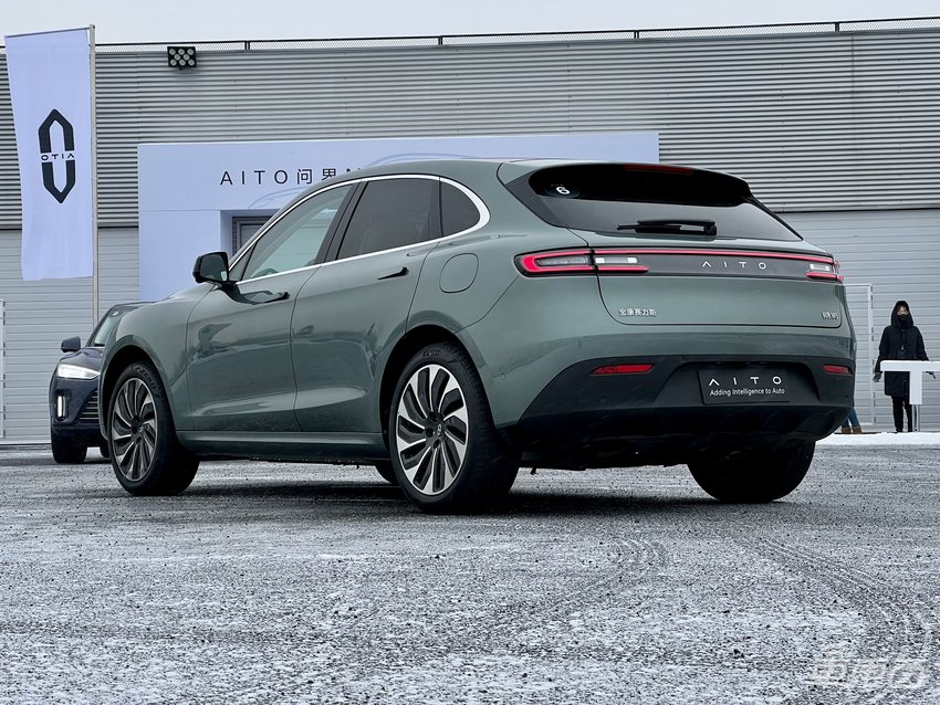 华为“造车”的逆袭之作?赛道首试问界M5