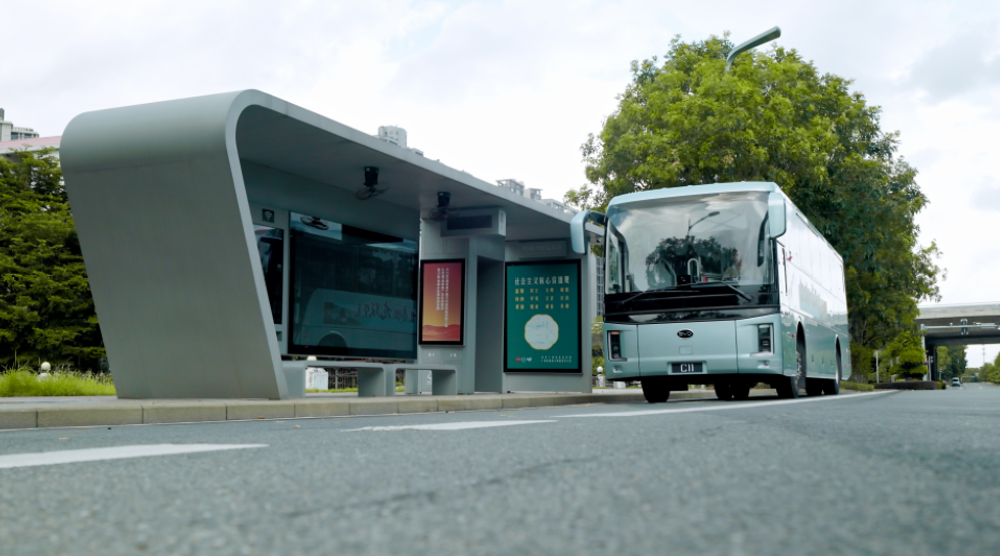 比亚迪发布全新纯电商用车平台,采用全域1000V高压架构,搭载客车专用刀片电池