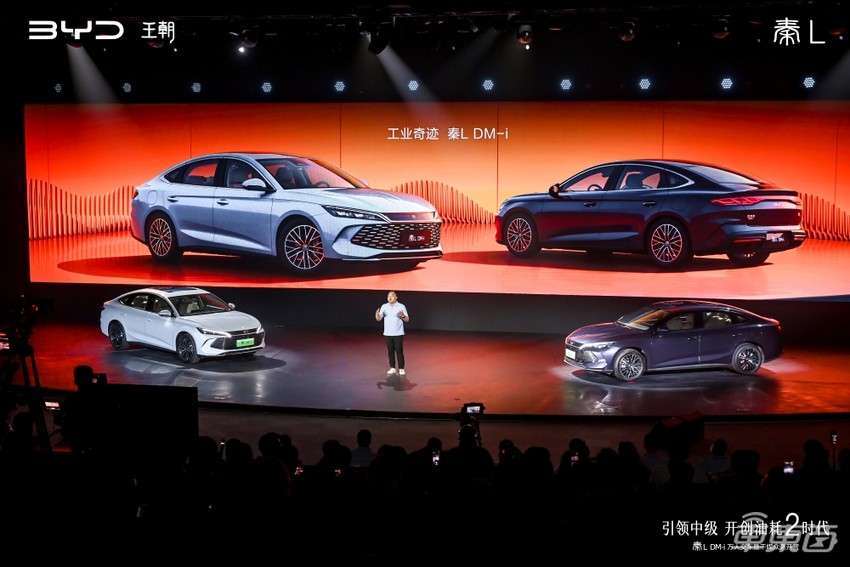上市即交付，开创油耗2时代，秦L DM-i万人交车暨千媒众测开营