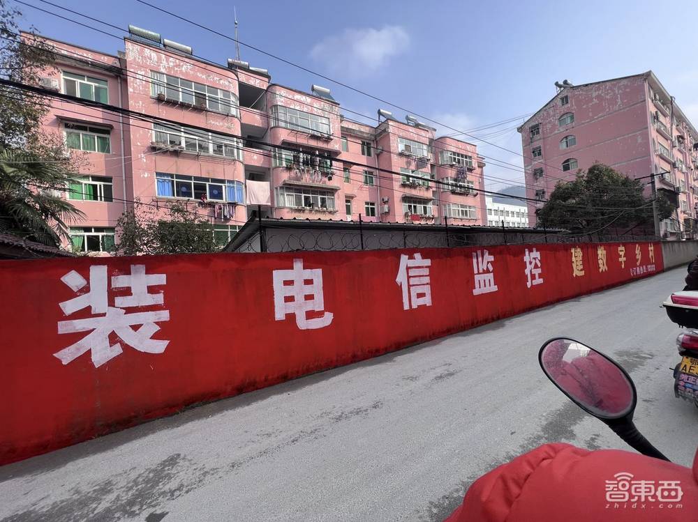 云巨头面临最强宿敌:收入翻番、横扫大单、强势踢馆