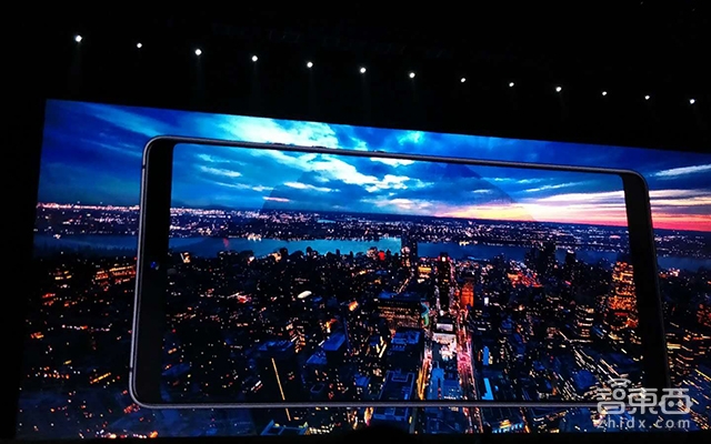 “差一点就是全面屏” 锤子科技新推坚果Pro 2 还捎上了一台空气净化器