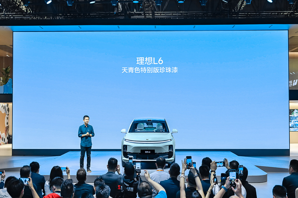 55.98万，理想MEGA家庭版上市！L6焕新版也来了