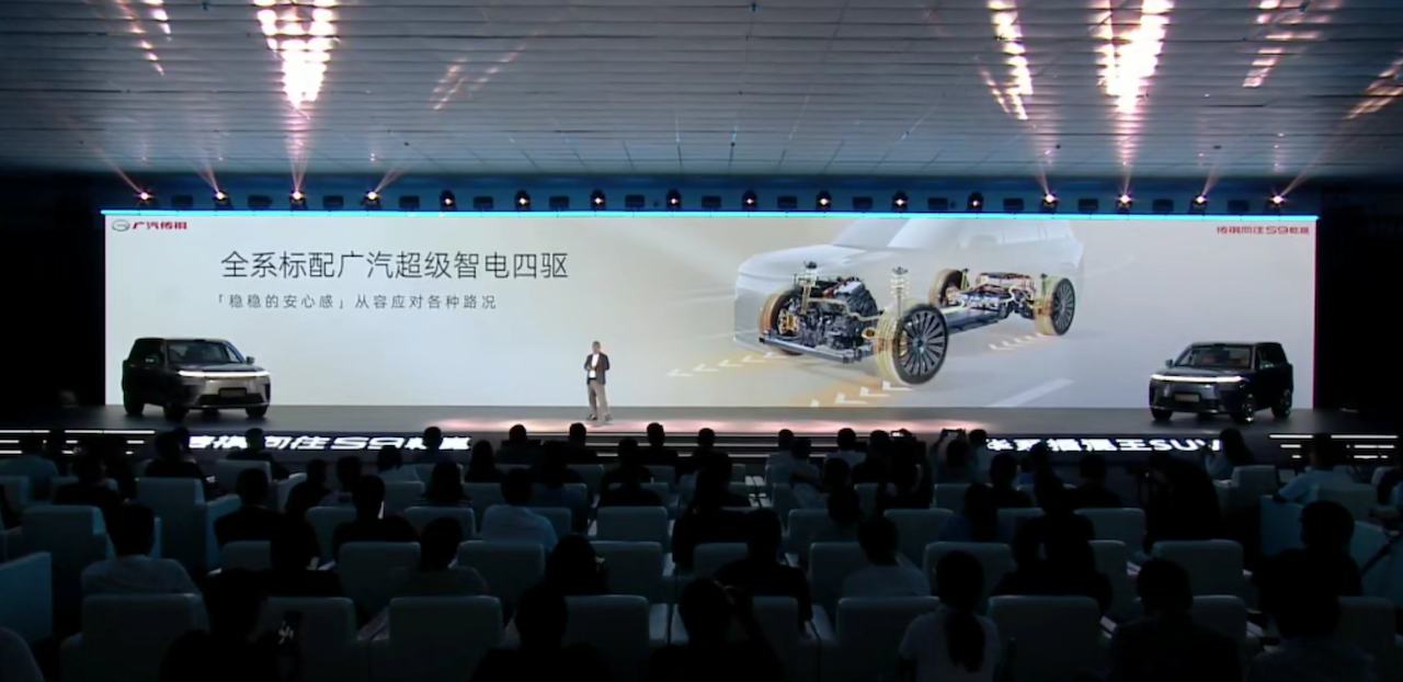 又一“华系”旗舰插混SUV登场!标配ADS 4 Max,综合续航超1200km