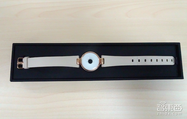 华米Amazfit智能手环上手 颜值够高但就是不耐脏