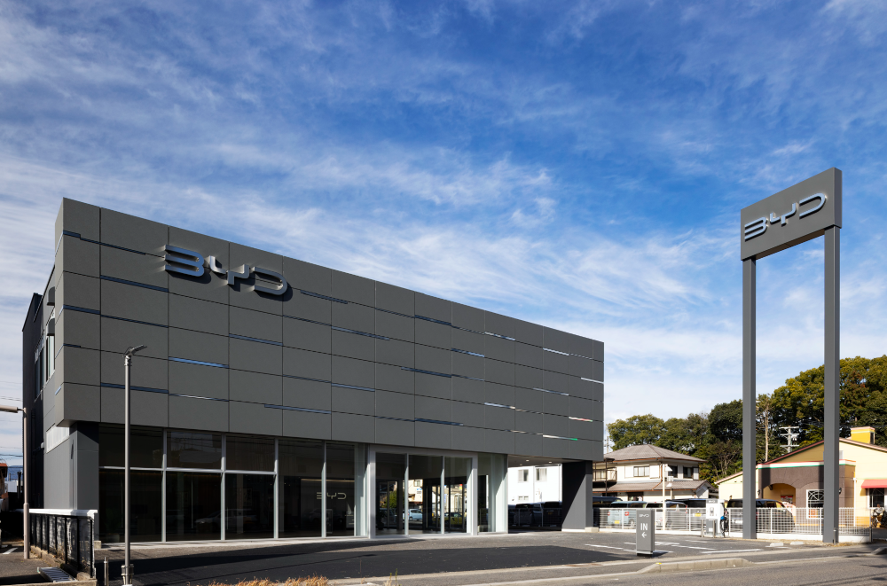 比亚迪扎根日本20年交卷：特供小车明年上市，首款插混车型亮相