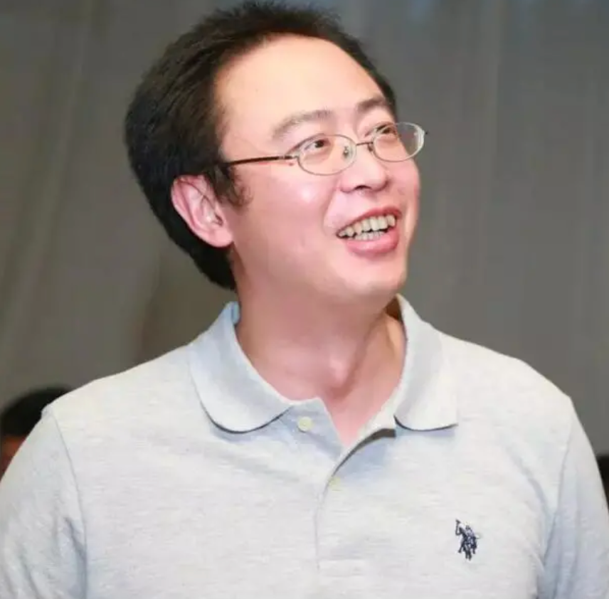 上海通信芯片龙头冲刺港交所！51岁复旦校友创办，干到“中国第一”