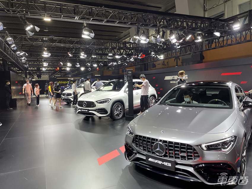 今年最后一场汽车盛会！奔驰最豪SUV开卖，大牌纯电车扎堆亮相