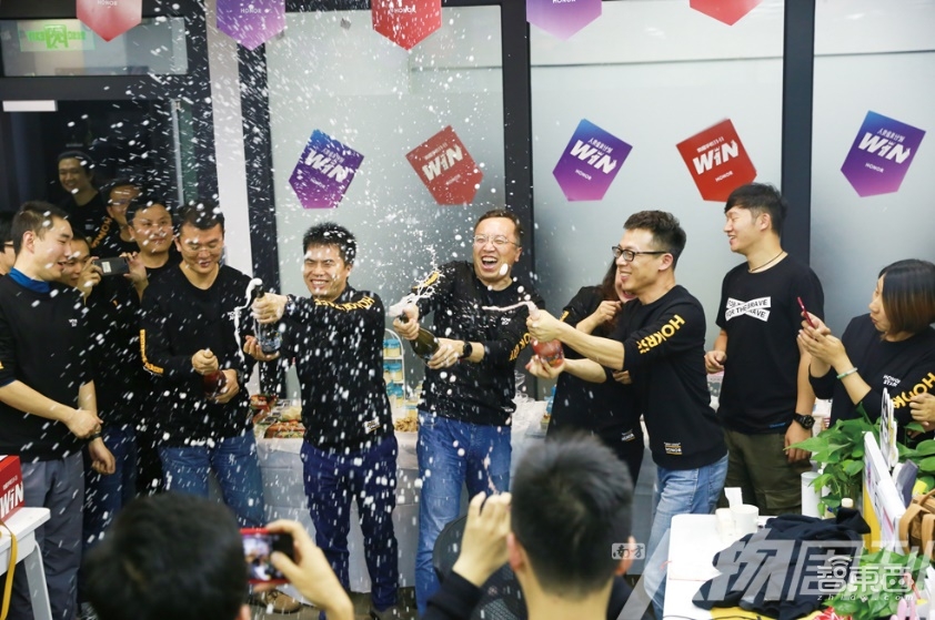 荣耀赵明的方法论：扔掉包袱，效率为王