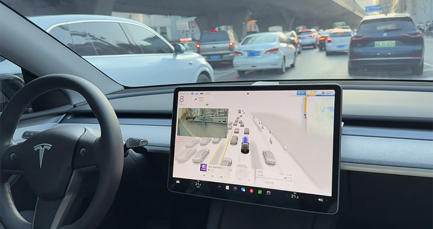 特斯拉FSD北京实测翻车？一本驾照不够罚，被胡同电动车整不会了