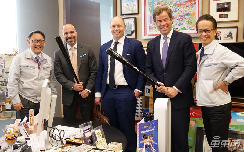 全球車(chē)企哄搶科技公司！自動(dòng)駕駛進(jìn)入群架時(shí)代