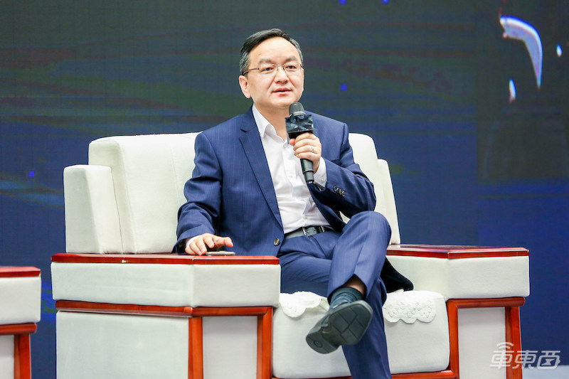 智能汽车的黄金十年来了!五位大咖巅峰对话