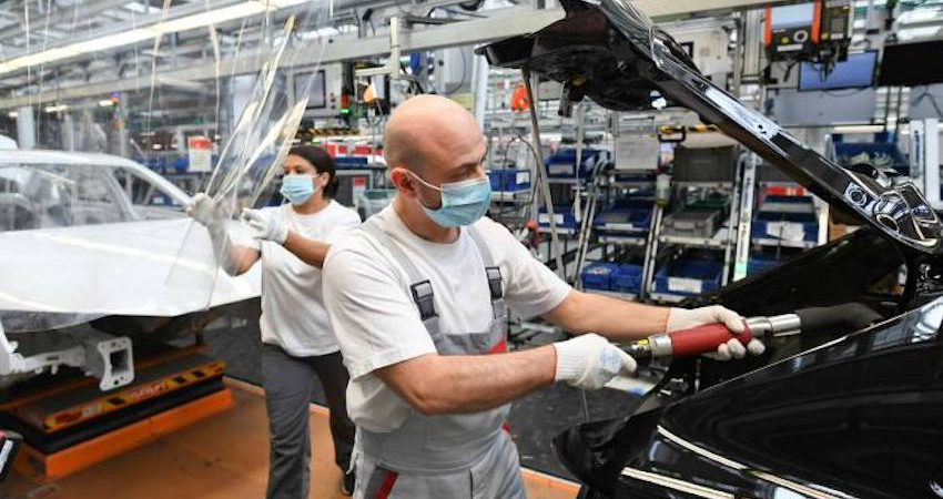 奥迪缺芯万人停工，大众减产10万台！芯片企业：这锅我不背