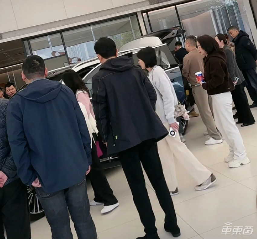 问界M9有多火？BBA车主扎堆体验，有人卖掉百万豪车选择下定