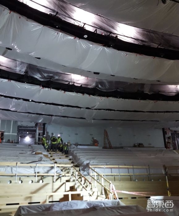 智东西晚报:乔布斯剧院内部曝光 木质材料装饰;松下展示“会走”的冰箱