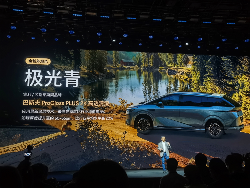 小鹏X9增程版预售35万起！何小鹏感慨不再是纯电车企，现场拆机器人