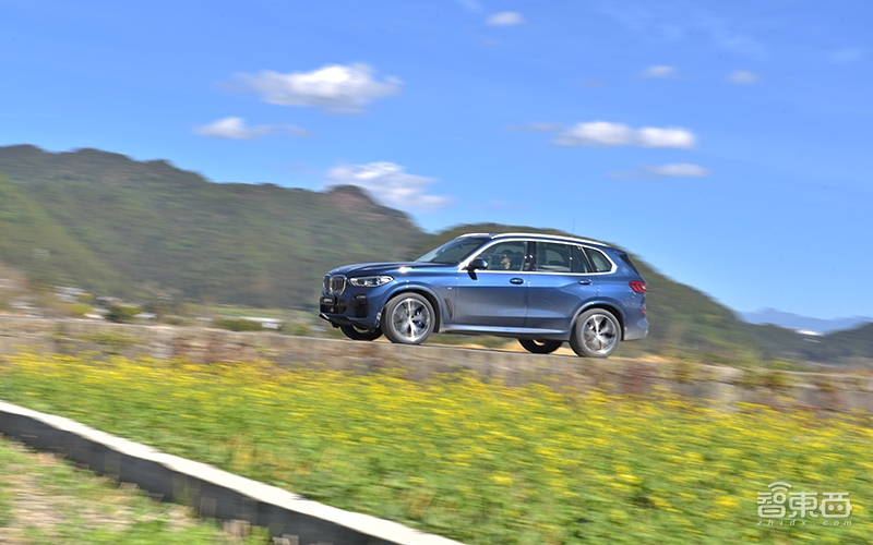 试驾宝马旗舰SUV！L2级自动驾驶配6种交互方式，不虚特斯拉