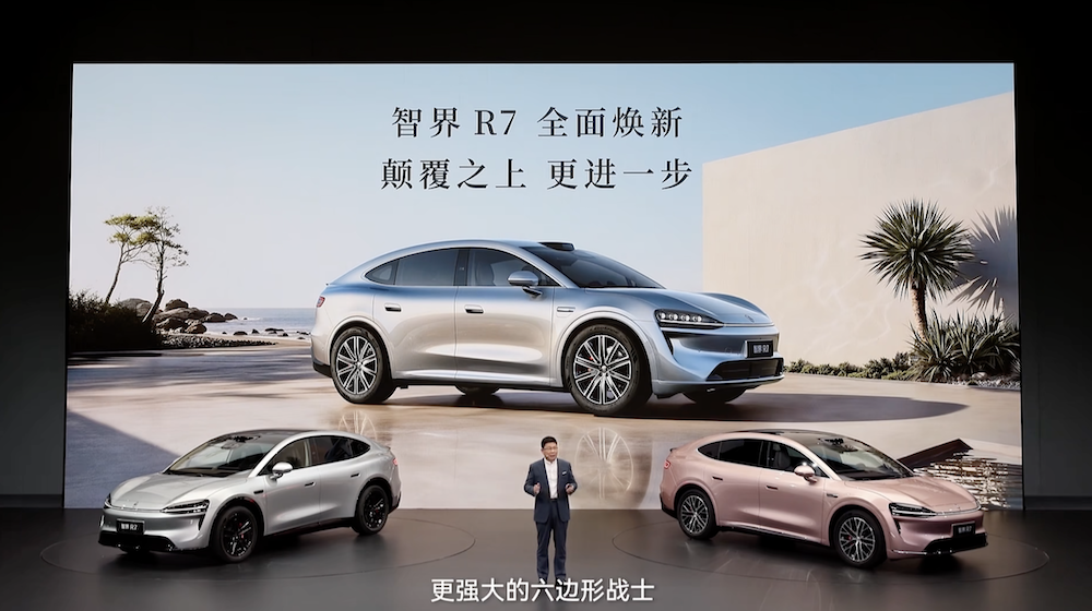 余承东发了“鸿蒙版保时捷”！一口气连上三款车，公开回应问界