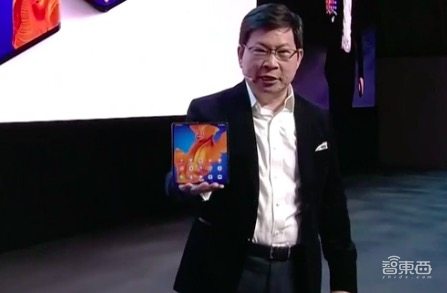 华为折叠屏机皇升级！售价1万9，屏幕用料比黄金贵3倍，砸十亿狠推HMS