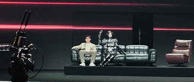 人形机器人站台，顾家家居发16999元智能沙发，能按摩会记忆