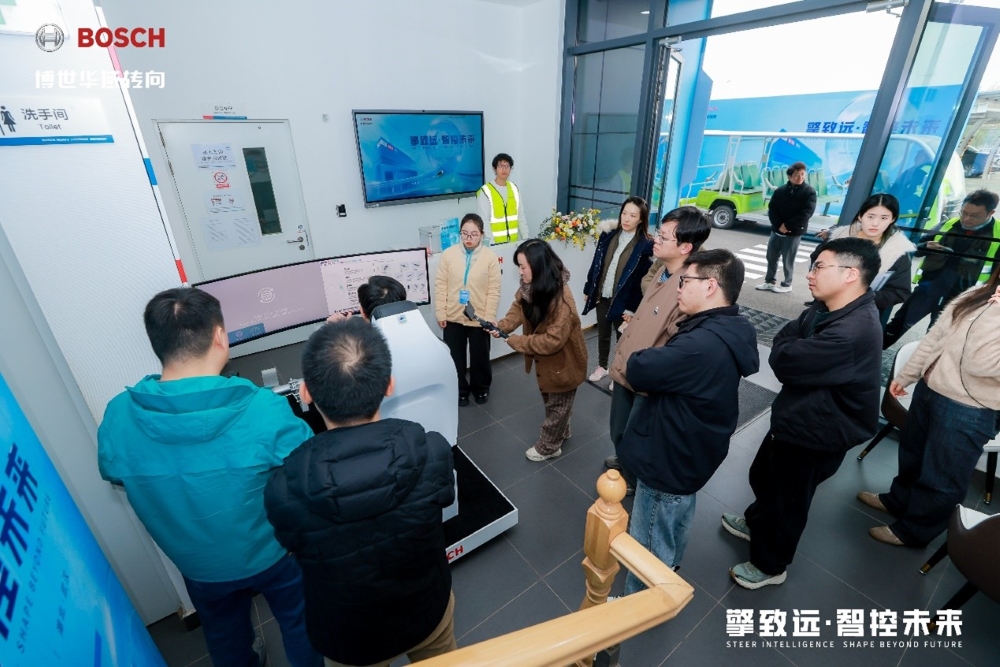实测博世华域全域转向技术：线控+后轮转向成新趋势，汽车行业基础正在重构