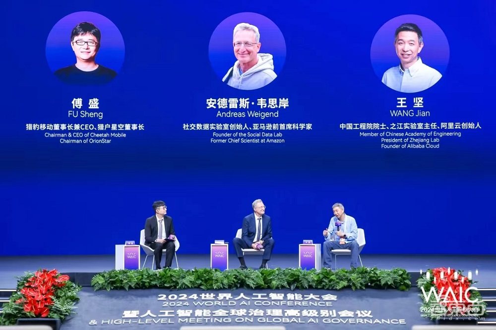 百度阿里华为高管都来了,李彦宏:闭源模型最能打!中国AI顶流WAIC演讲精华看尽