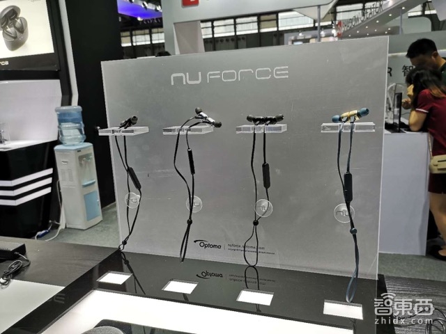 智能语音产业井喷：AI音箱与蓝牙音箱同场“互撕”