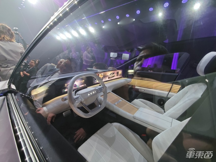 奥迪上汽全新电动品牌AUDI亮相!不挂四环logo,2025年上市