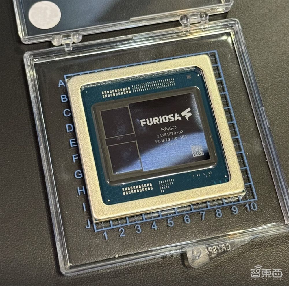 大模型芯片轰向Hot Chips顶会!架构创新巅峰对决,功耗比游戏显卡还低