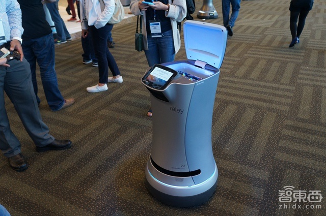 英特尔IDF黑科技盘点:超萌机器人+机械蜘蛛齐上阵