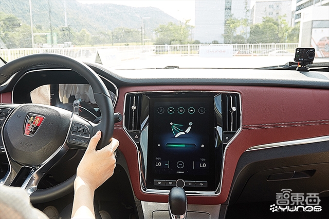 马云站台罗永浩捧场 刷上YunOS的荣威不仅免流量 还有这些关键信息