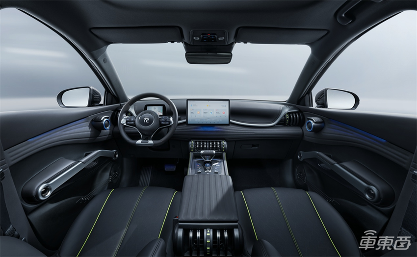 比亚迪元PLUS荣耀版11.98万元起开卖，基于e平台3.0打造