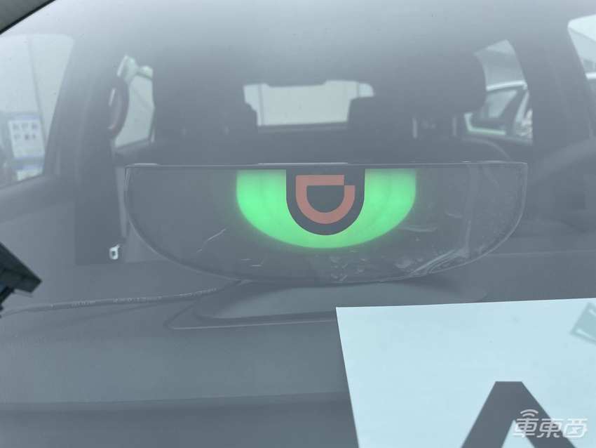 抢先体验滴滴定制网约车:后排堪比头等舱,能看电视能唱歌