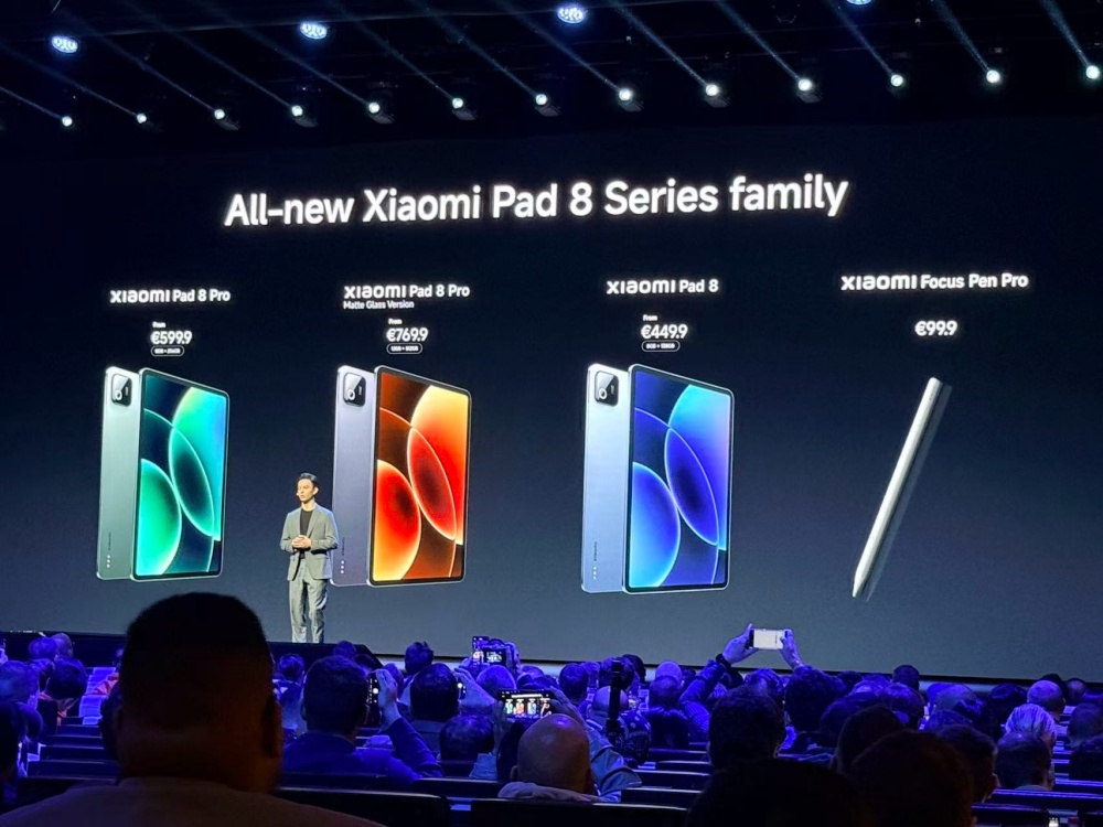 小米巴塞罗那炸场!真徕卡手机1.6万元开卖,VGT超跑等9大新品齐发