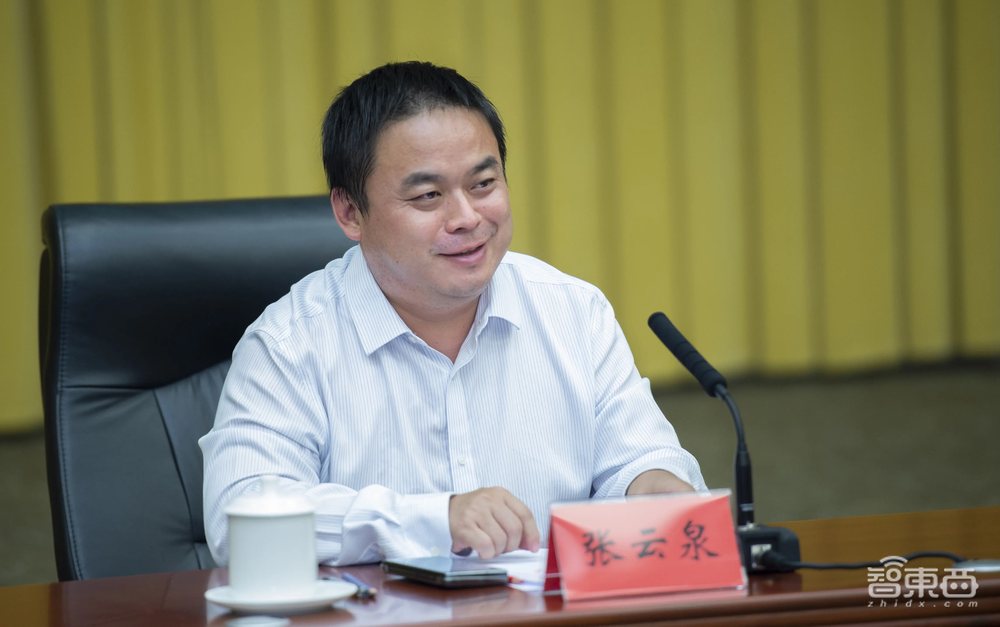 大模型火遍两会！雷军等20位代表热议AI，Sora高频出场，靳东深感受影响