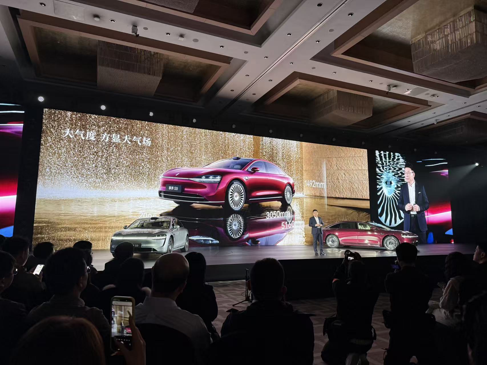 余承东重磅剧透：鸿蒙智行首款MPV要来了！全新享界S9 30.98万开卖