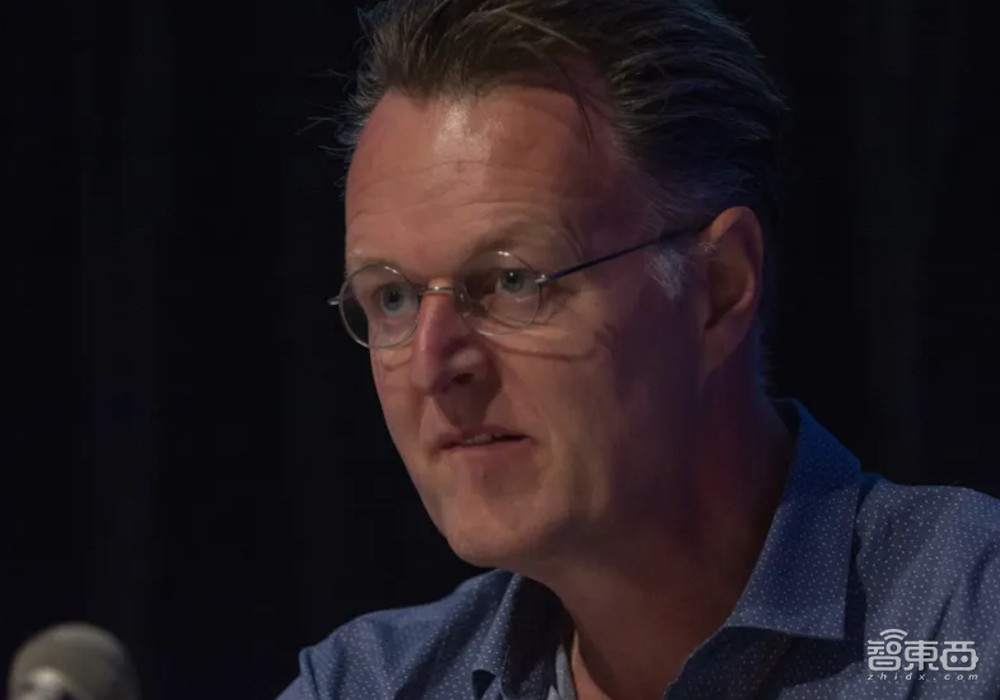 苹果大模型核心团队首次曝光!每天砸数百万美元研发,传性能超GPT-3.5