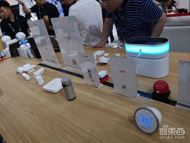 智能语音产业井喷：AI音箱与蓝牙音箱同场“互撕”