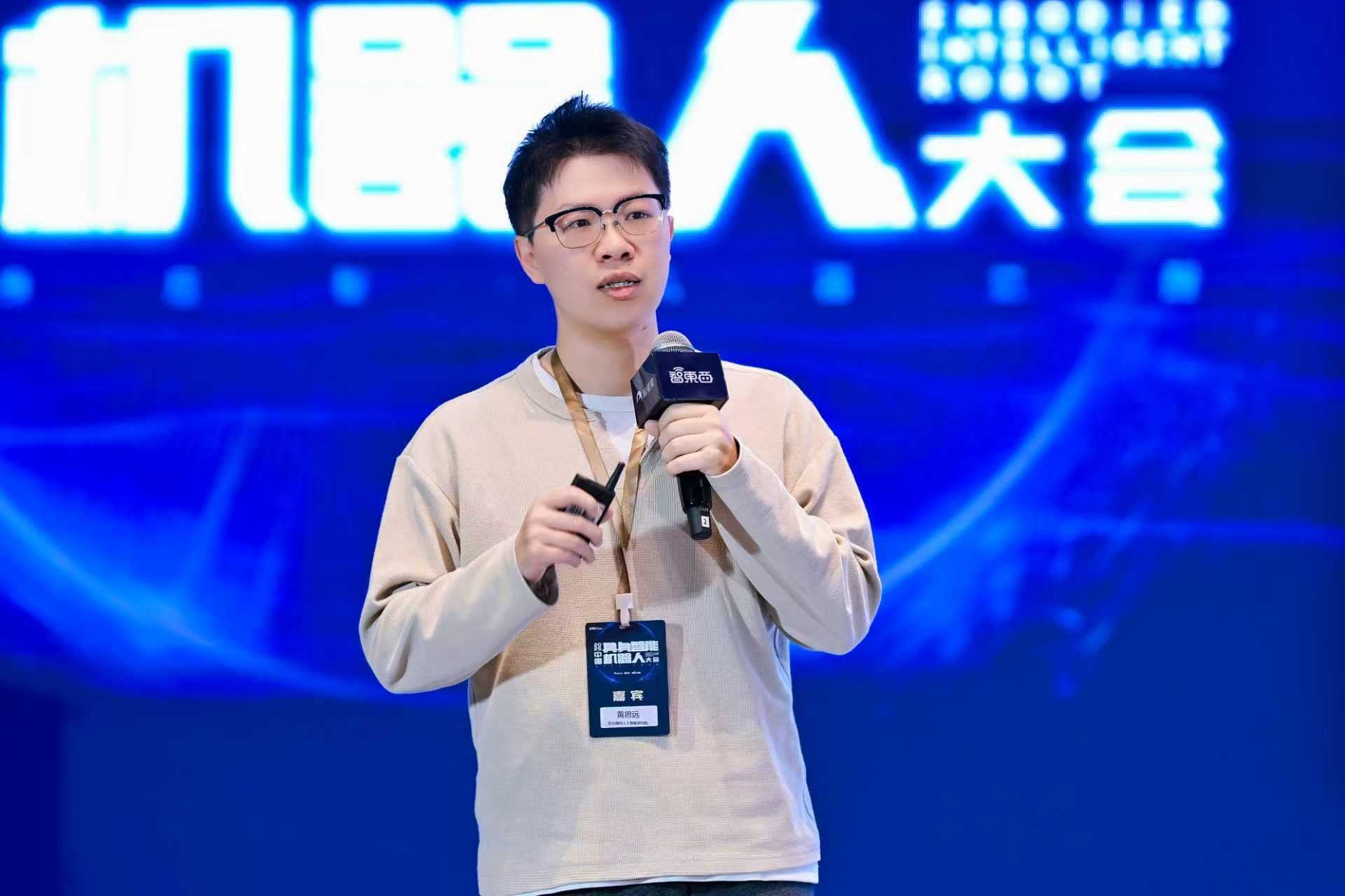 人形机器人落地干货硬核输出，首届具身智能峰会，燃爆了！