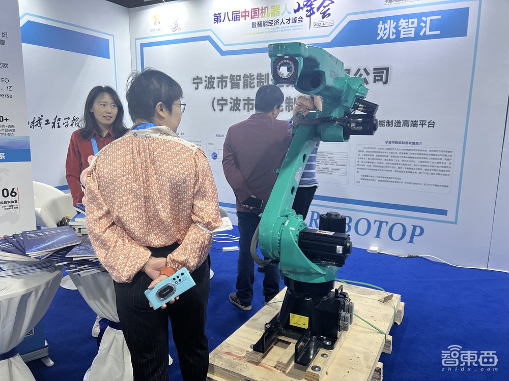 实探余姚中国机器人大会:500+机器人产品展出,仿生人、脑机接口、智能化产线等亮了