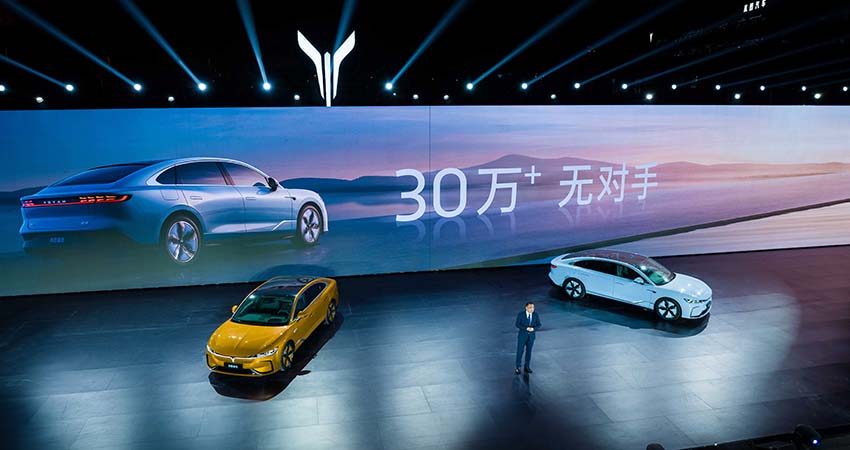 岚图首款轿车发布:预售32万开卖,最远跑730公里