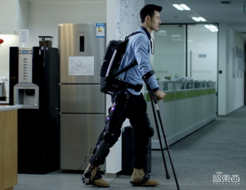现实版《死亡搁浅》!外骨骼机器人送餐,外卖小哥背百斤重物轻松上楼