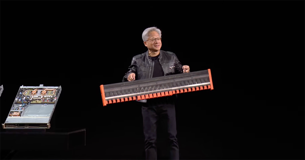 黄仁勋巴黎演讲:欧洲在建20座AI工厂,两年AI基建算力将增长10倍