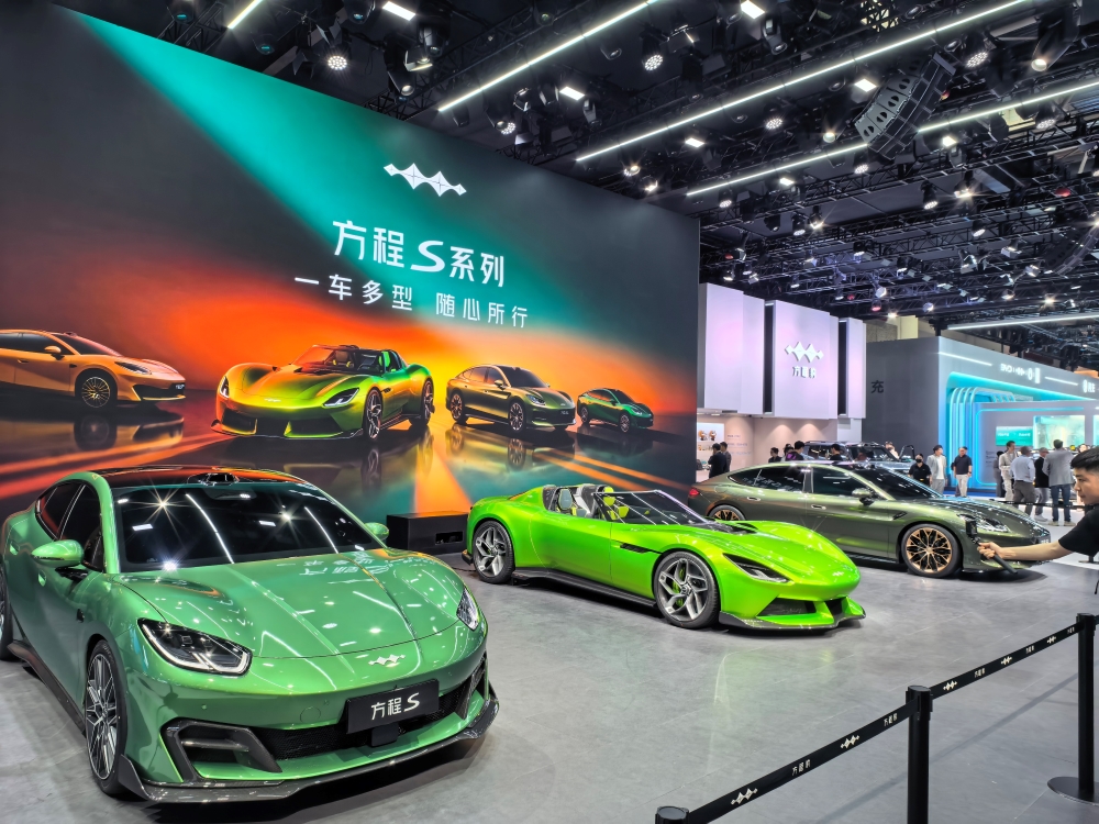史上最大北京车展开幕！车企狠卷大三排SUV，舱驾融合、Agent上车成新趋势