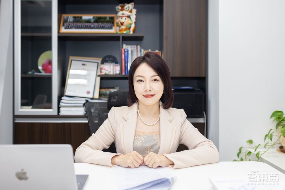 大模型火遍两会!雷军等20位代表热议AI,Sora高频出场,靳东深感受影响